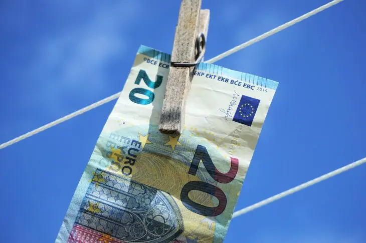 Des méthodes pour lutter contre le blanchiment d'argent.
